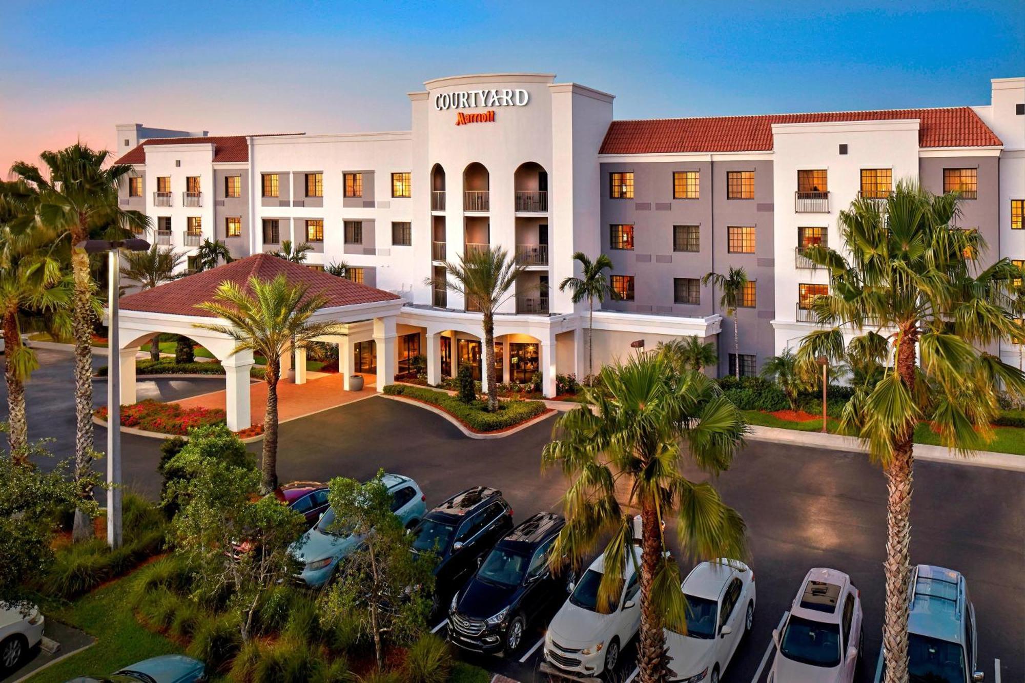 Courtyard By Marriott Stuart Hotel Exterior photo