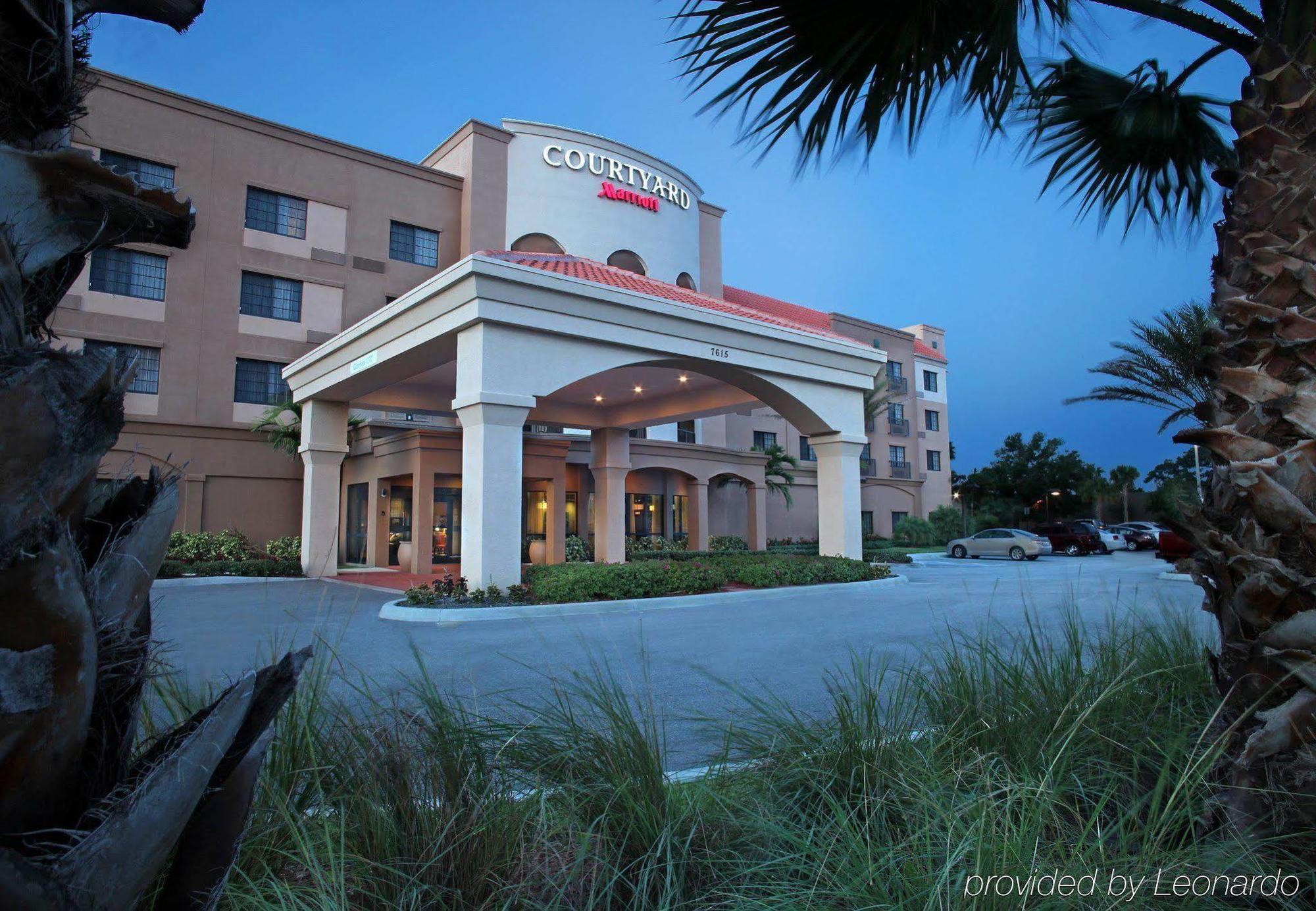 Courtyard By Marriott Stuart Hotel Exterior photo