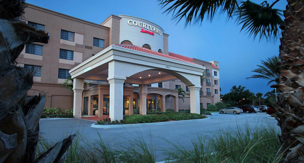 Courtyard By Marriott Stuart Hotel Exterior photo